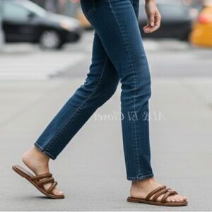 OluKai Tiare Slide Sandals Brown Leather Women’s 9 | New With Tag